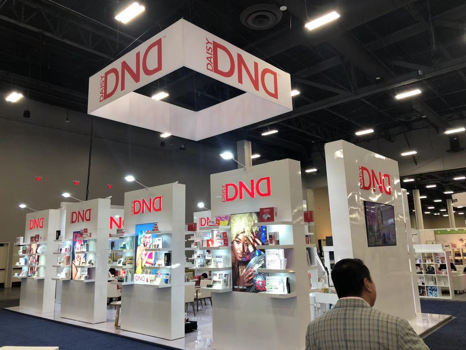 DND 20′ x 40′ CosmoProf Custom Trade Show Booth Installation & Dismantle