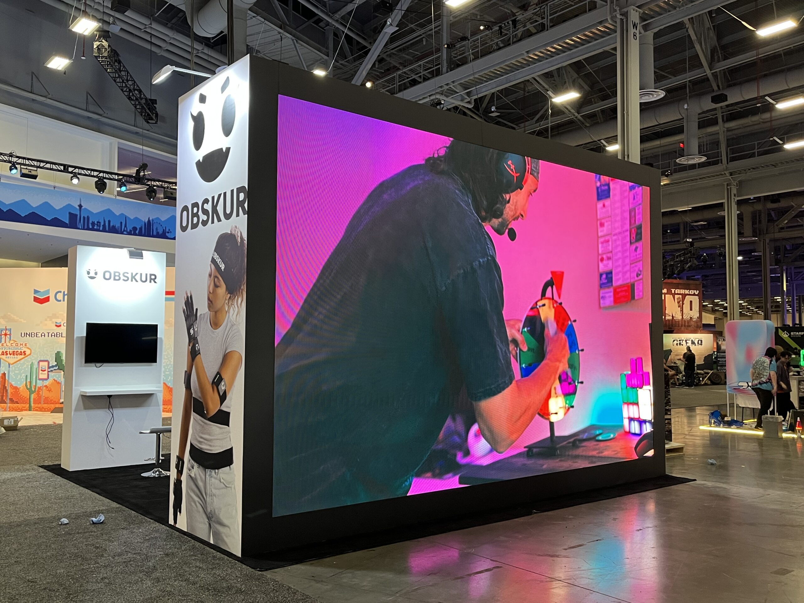 Obskur Wooden Structure Booth On Site Photos Booth Detail Display Led Screen Effect Display